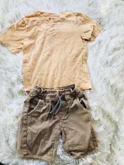 Baby gap v neck size 5 and shorts size 4-5