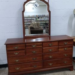 Vintage 1995 Cresent Solid Cherry Wood 12 Drawer Dresser With Arched Mirror 