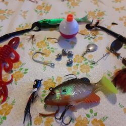 GS45 - 5FT TELESCOPIC CASTING ROD /WITH SOUTH BEND REEL AD AND BAG A  LURE, HOOKS, BAIT. $40 FIRM PRICE 