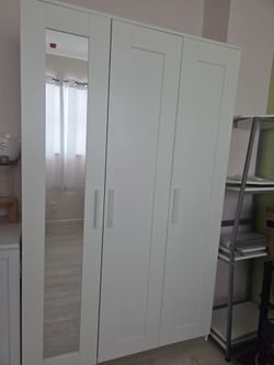 Wardrobe with 3 doors
