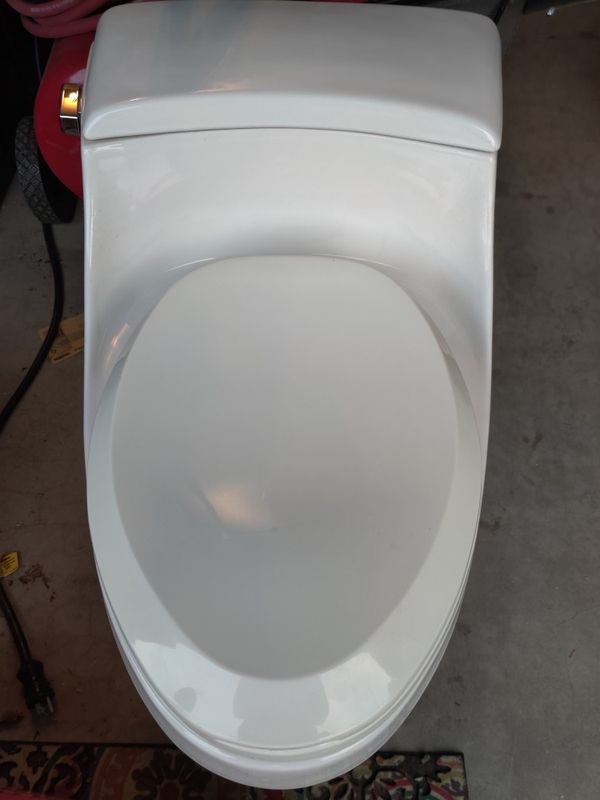 Kohler 1.6 gal, 6 liter flush toilet for Sale in Peoria, AZ OfferUp