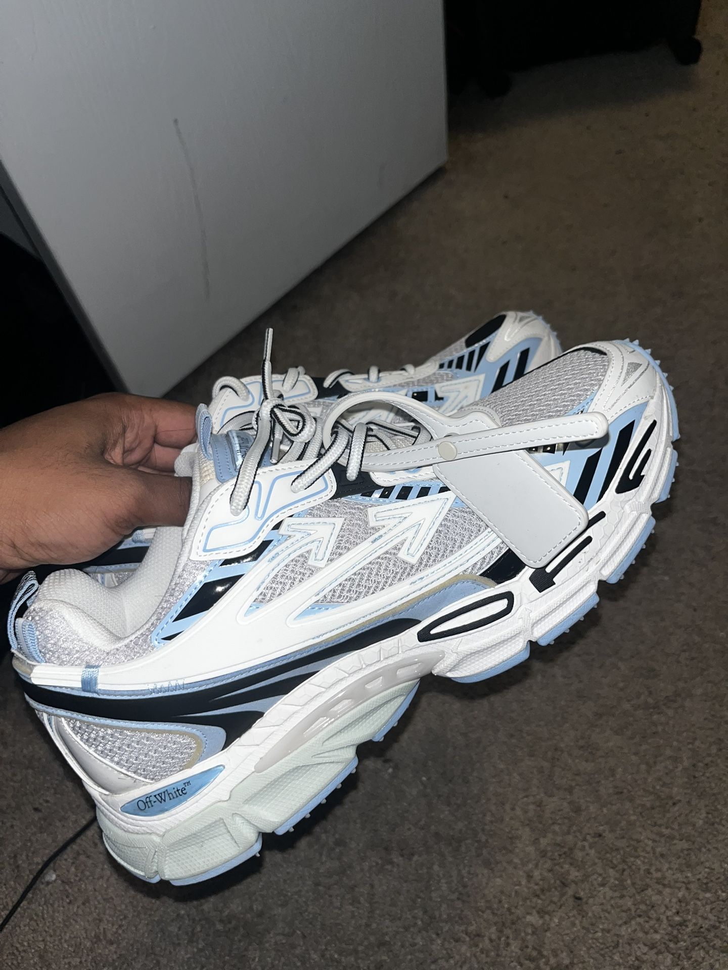 Off White Be Right Back
