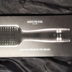 Brand New Kristin Ess Soft Volume Blow Dry Brush 50% Off !!!!