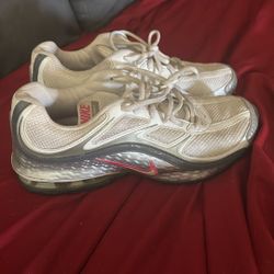 Nike REAX Size 8