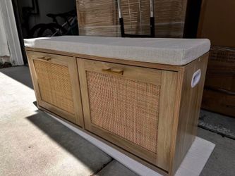 Brand new Shoe cabinet with a soft cushion