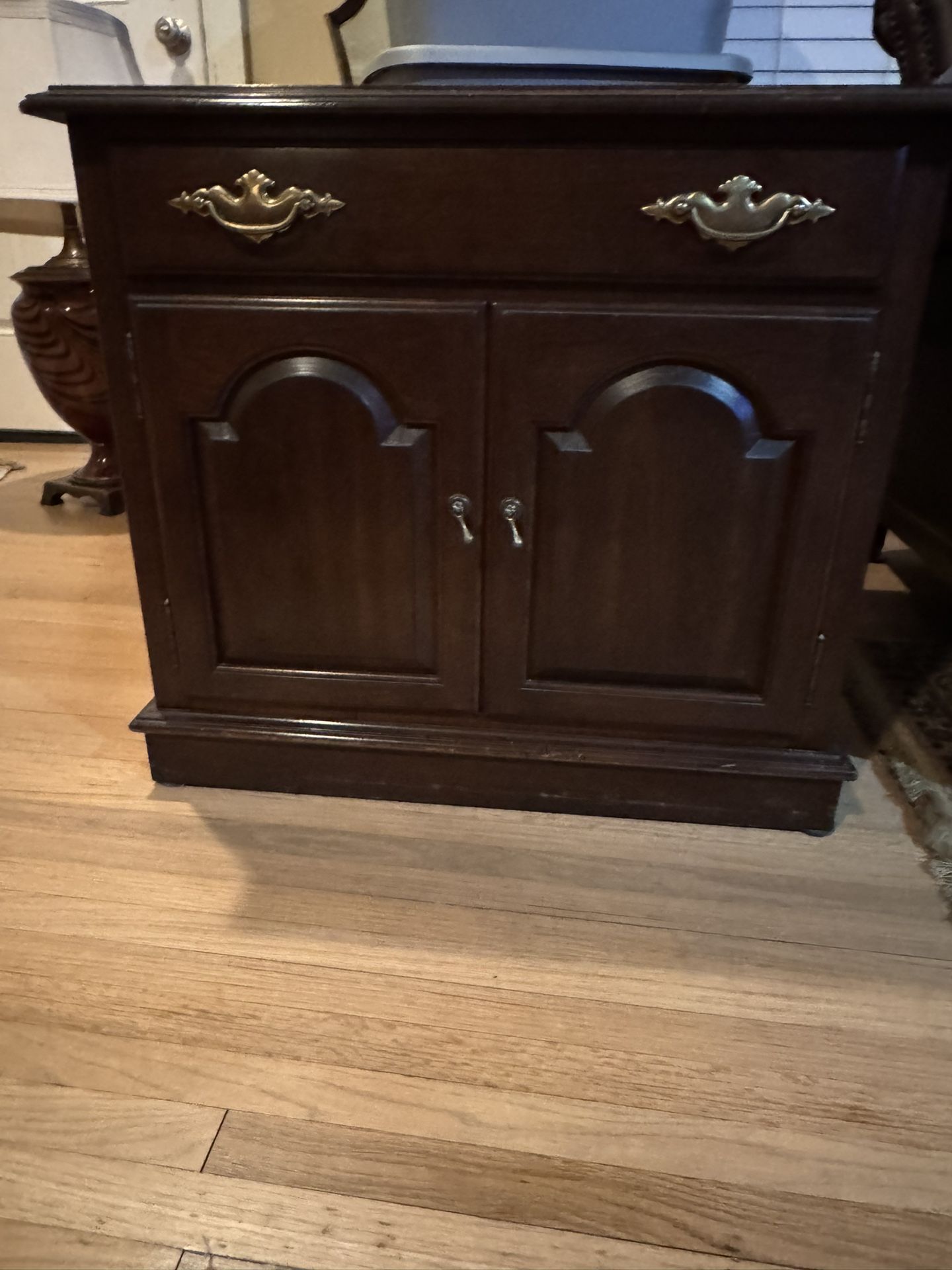 Ethan Allen Solid Cherry End Table – Quality Craftsmanship, Great Character