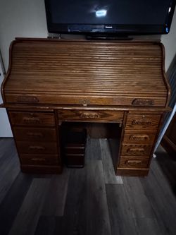 Wood roll top desk