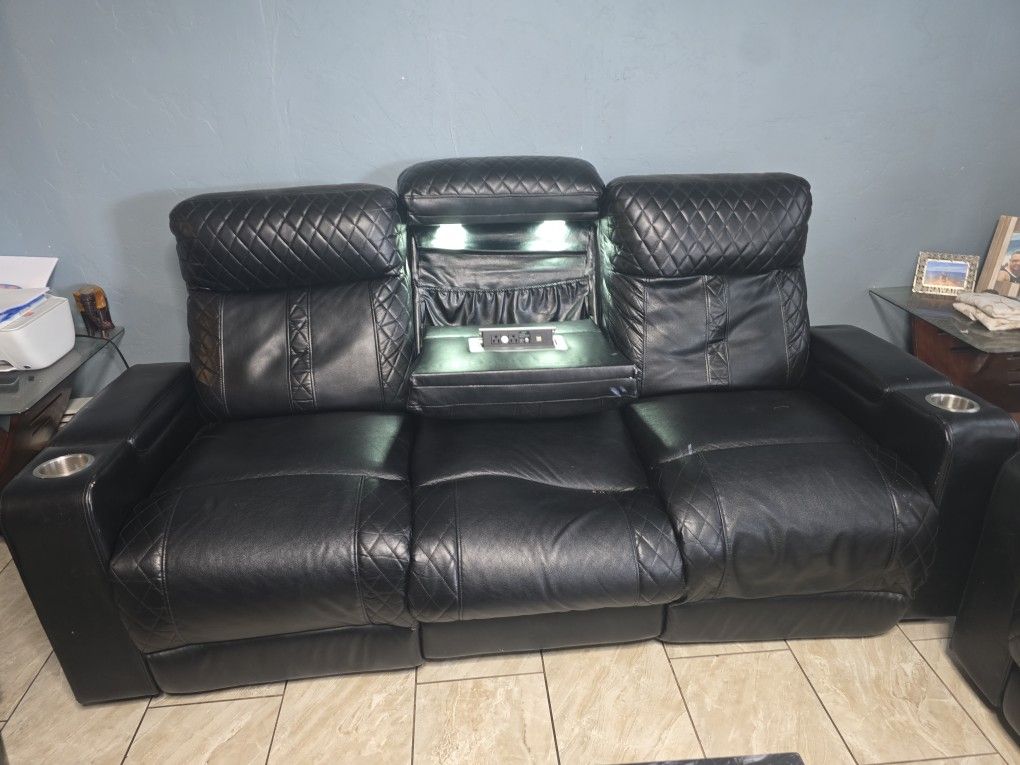 🔥 Theater Reclining Sofa Set – GREAT DEAL – Must Go! 🔥

Price: $250 for both