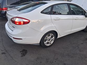 2015 Ford fiesta, economy, clean tittle, no accidents.,$2500.00