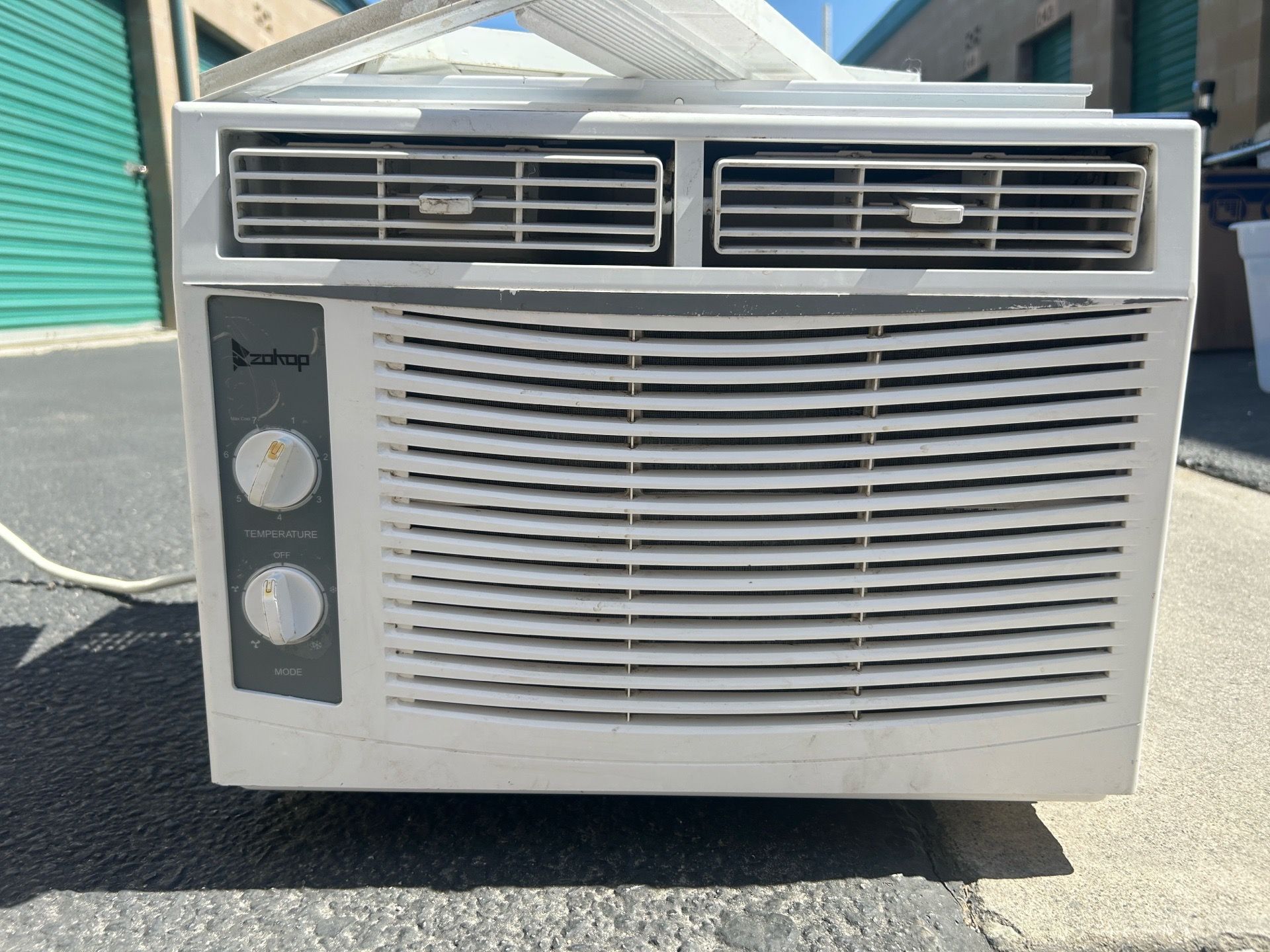 AC - Air conditioner window unit