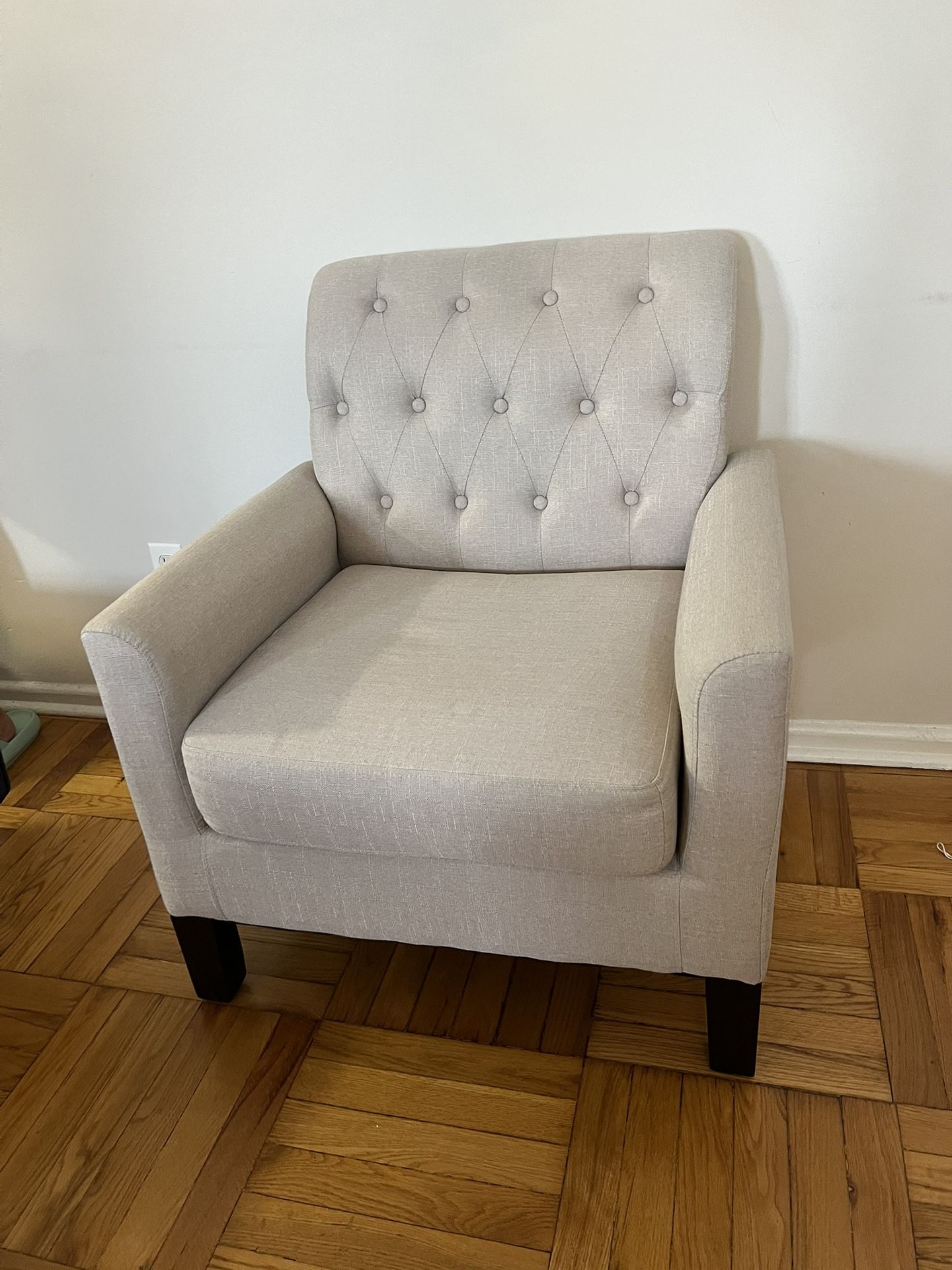 Tufted Linen Accent Chair