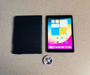 iPad 6 32gb with case $115 or best offer
