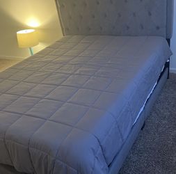 Complete Modern Queen Size Bed frame, Lamp, Headboard, Queen-sized Mattress and Sheets - In EXCELLENT CONDITION - AS NEW !!