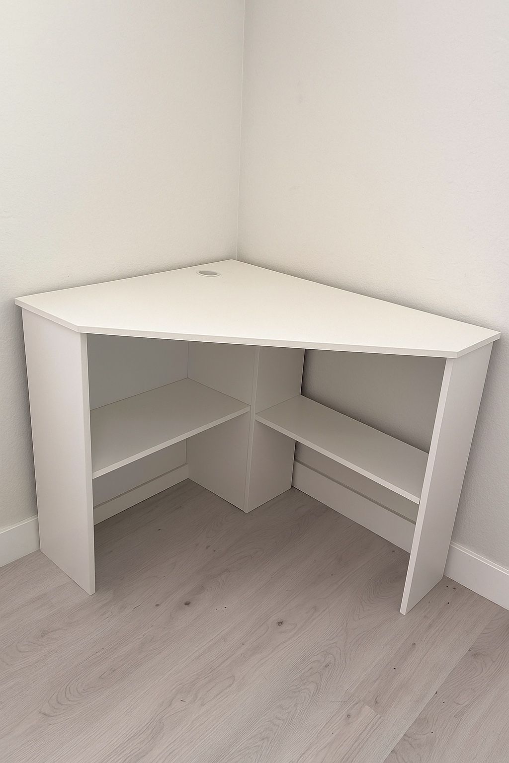 White Corner Desk – Compact & Practical Design