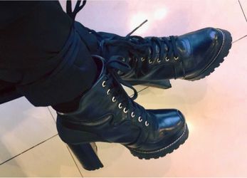 ZARA • boots women • size US 8.5 • like new