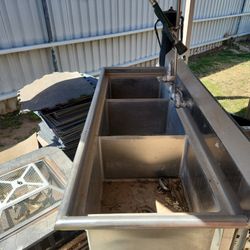 Stainless Sink With Faucet And Sprayer