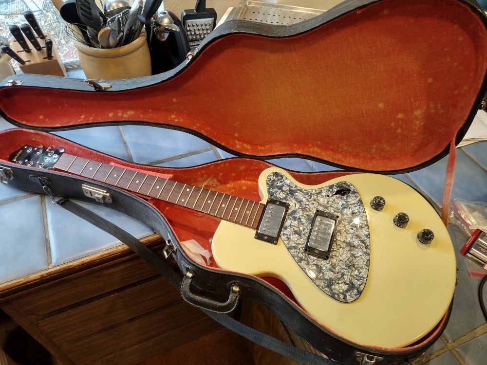 Yamaha AES500 Project Elec Guitar - Needs work