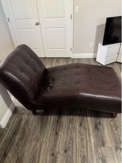 Brown Tufted Leather Chaise Lounge Chair