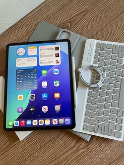 iPad Pro 12.9” (M1 chip / 2021) 5th Generation 512GB with keyboard case and pen & Accessories
