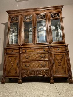 Broyhill China Cabinet