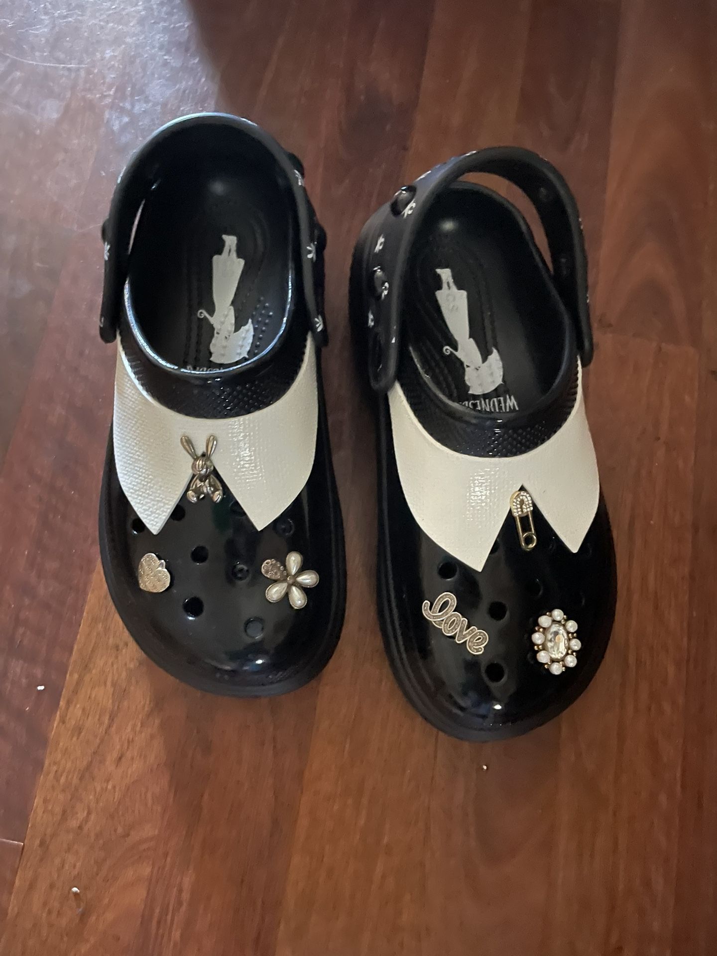 Wednesday Crocs Size 7 In Women