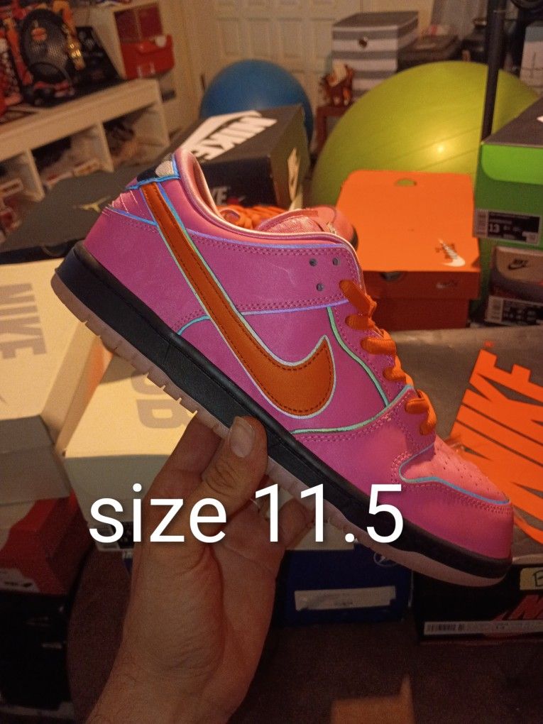 Nike SB Dunk Low Powderpuff 