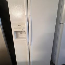 Pre Owned Two Doors Refrigerator White 33 Wide Home And Garden Appliances 