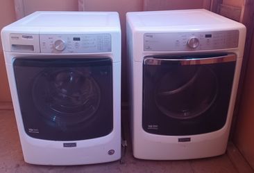 SET WASHER AND DRYER MAYTAG ELECTRIC
