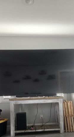 Samsung TV 85 Inch With Wooden Stand