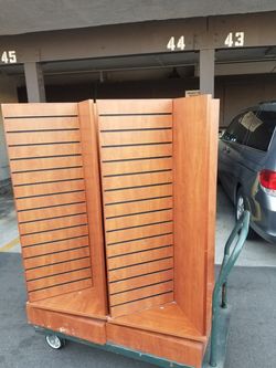 Spinning retail displays