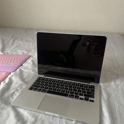 MacBook Pro 13” Retina (Early 2015) – Like New