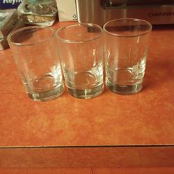 Set 6 Vintage Etched Glass juice Glasses Glass ~  GRAPES ON VINE  I found three of them firm price $25