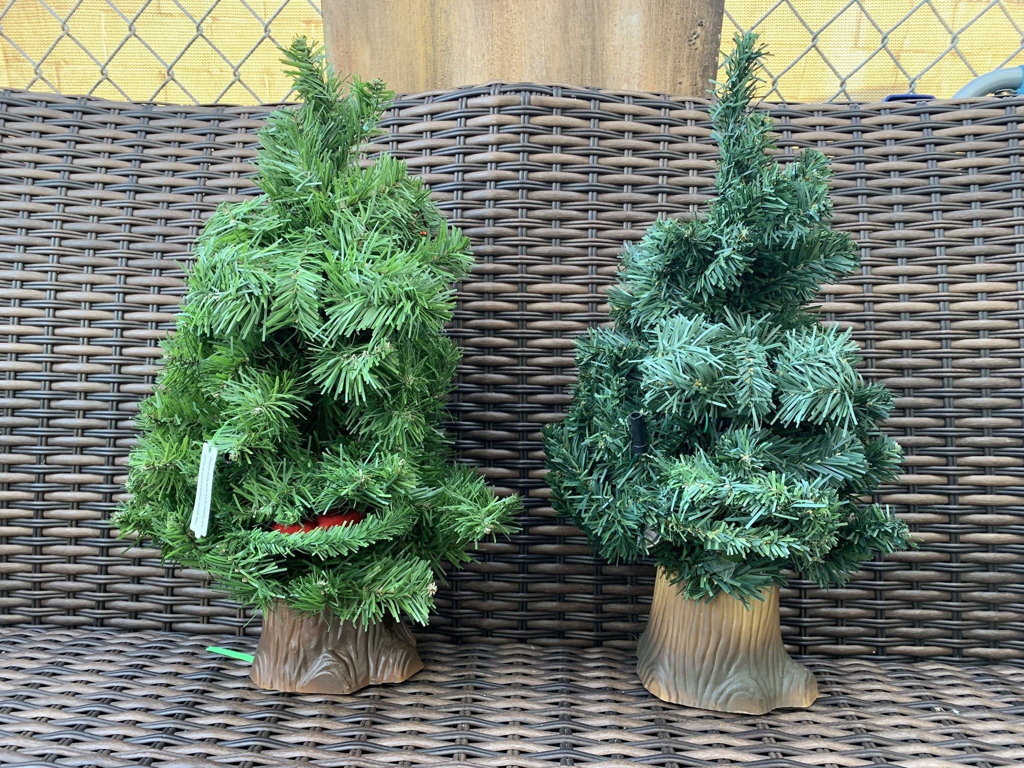 Gemmy Douglas Fir Animated Talking/ Singing Xmas Tree 14”