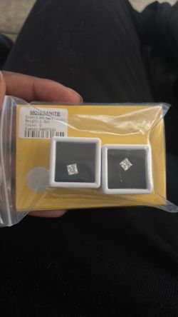 2ct princess cut lab diamonds 300$ obo