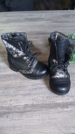 MK toddler boots