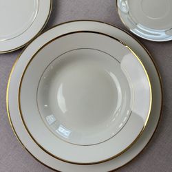 Gibson Designs ANNIVERSARY GOLDEN Gold Trim (2) 4-Piece Set Dinner Plate, Salad Plate, Dessert Plate, And Saucer