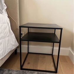Set Of 2 End Tables 