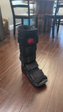 Waking boot (size M)