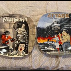 Collectable !!!! MULBERRY SCARY MOVIE POSTER PLATES MUMMY & ATTACK FROM OUTER SPACE 8" plates!