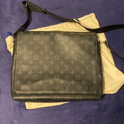 Louis Vuitton District Pm Crossbody Bag 