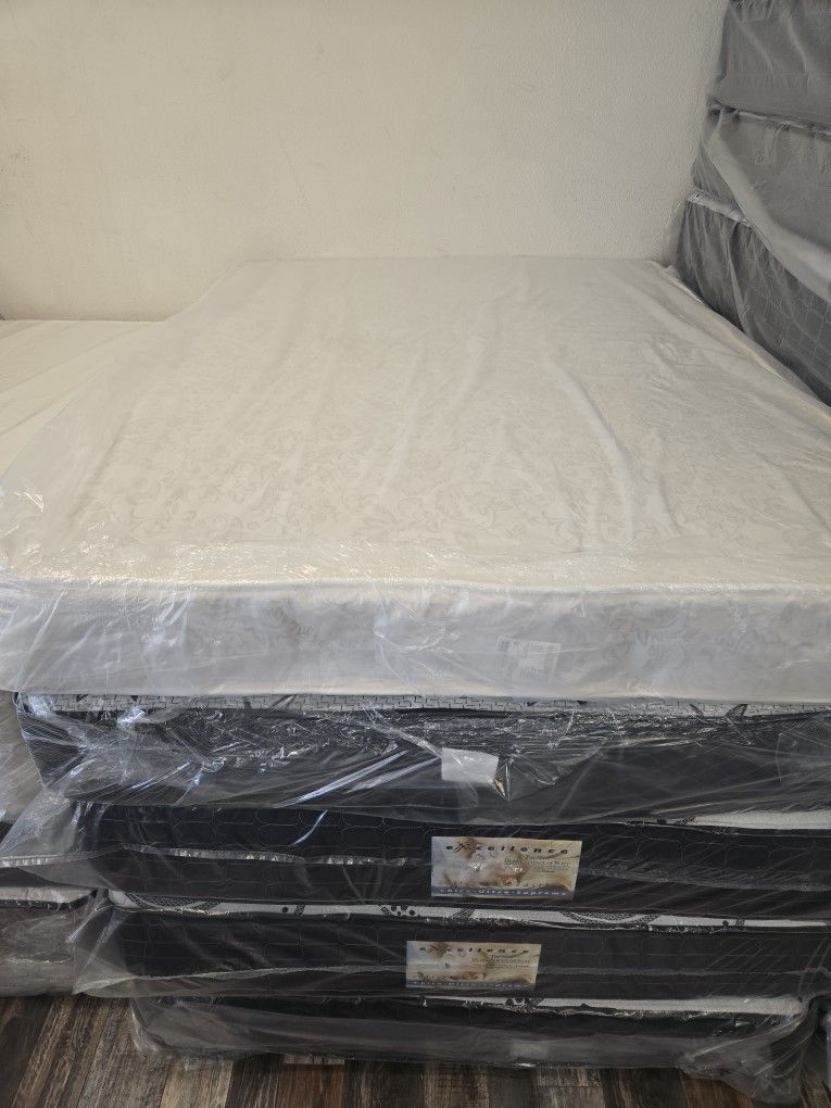 Queen mattress 8" Standard
