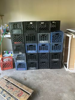 Lot of 40 vintage Commercial Plastic Milk Crates Heavy Duty Storage Crates