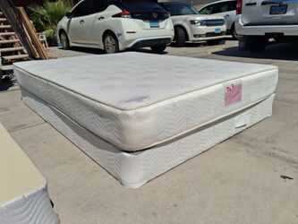 Nice Comfortable Quality Queen-size Mattress and Box spring (no metal bed frame)
