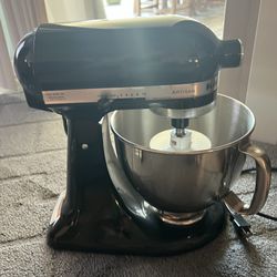 Excellent Condition - Kitchen Artisan Mixer - 5 qt