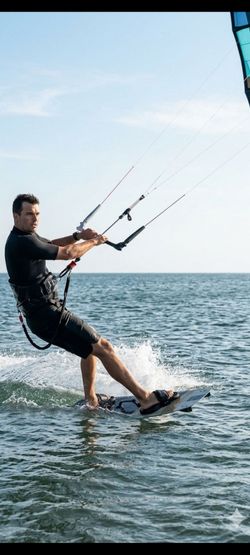 $250 KITEBOARDING / WINDSURFING HARNESS - ONLY $85 OBO