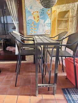 Outdoor Table & Chairs