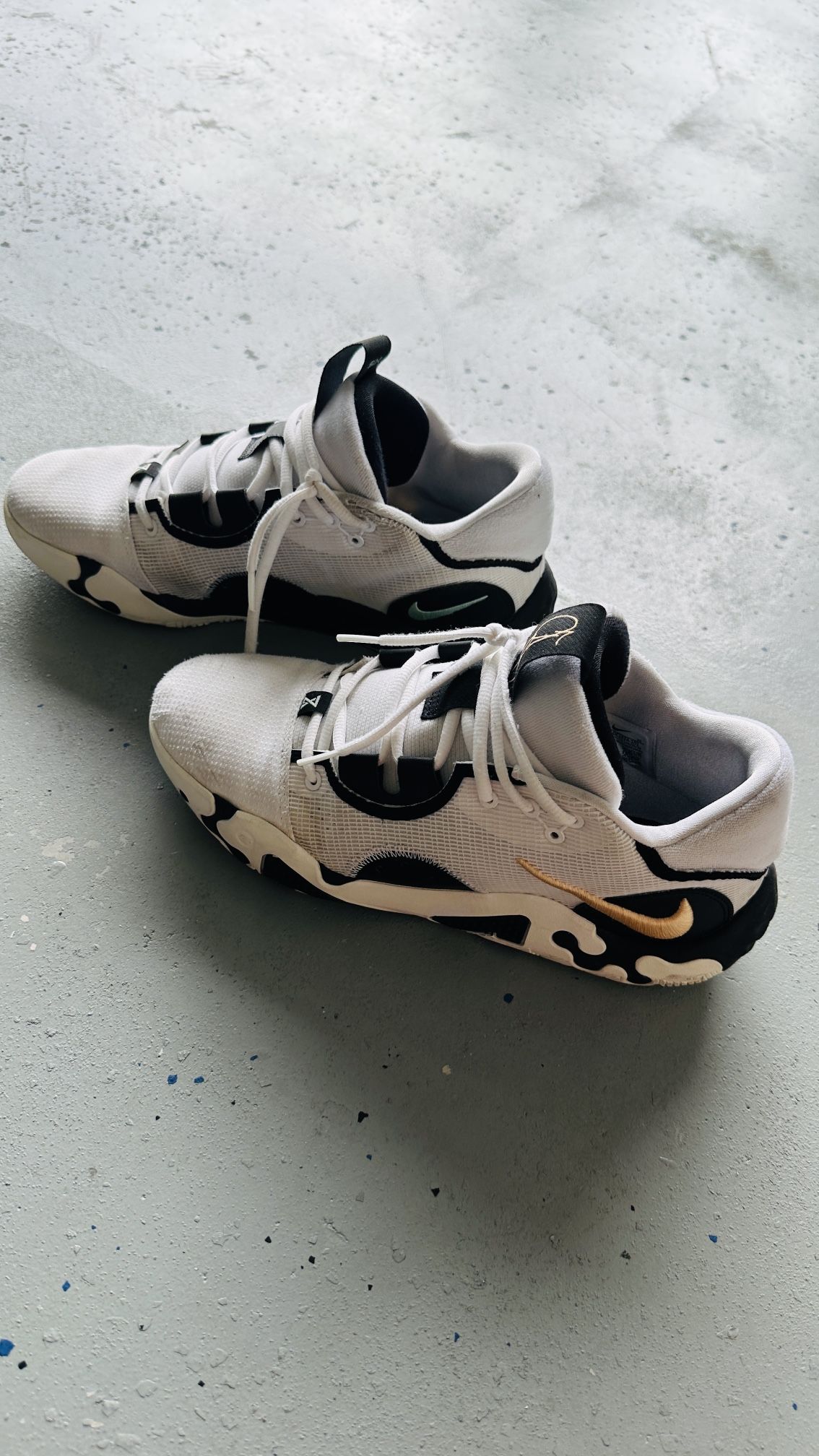 Basketball Shoes And Casual Shoes 