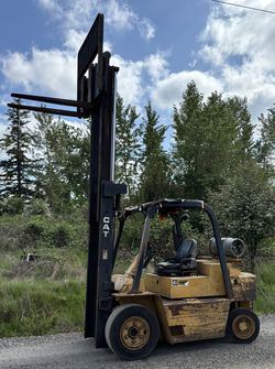 Caterpillar Forklift