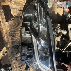 Toyota Sienna headlight 2022-23