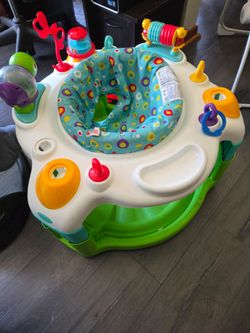 Baby stand and play
